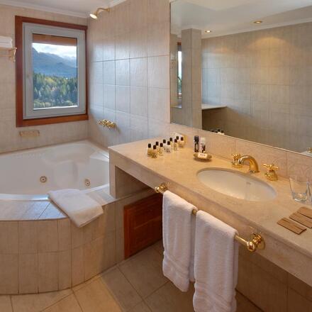 Suite bathroom