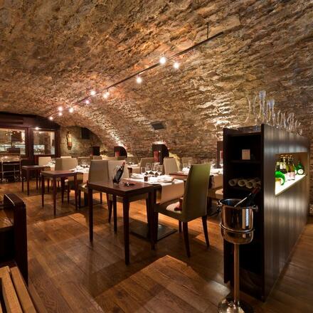 Restaurant in vaulted chamber