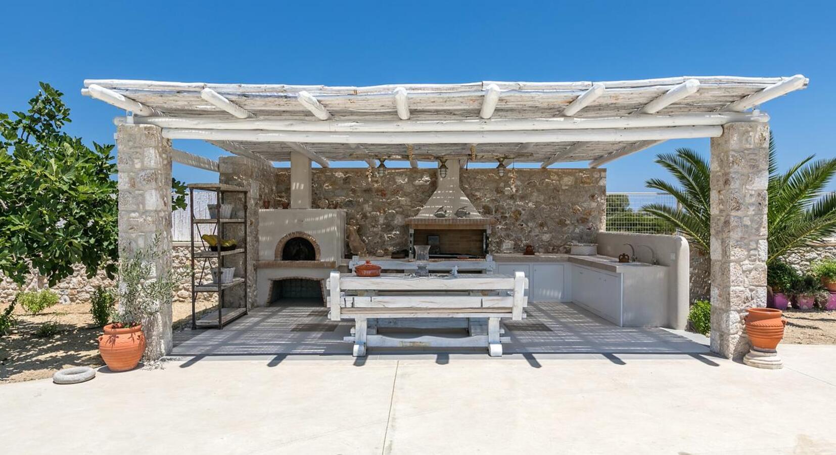 Outdoor BBQ and Kitchen