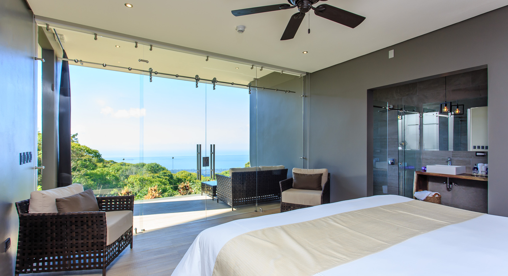 Ocean view luxury suite