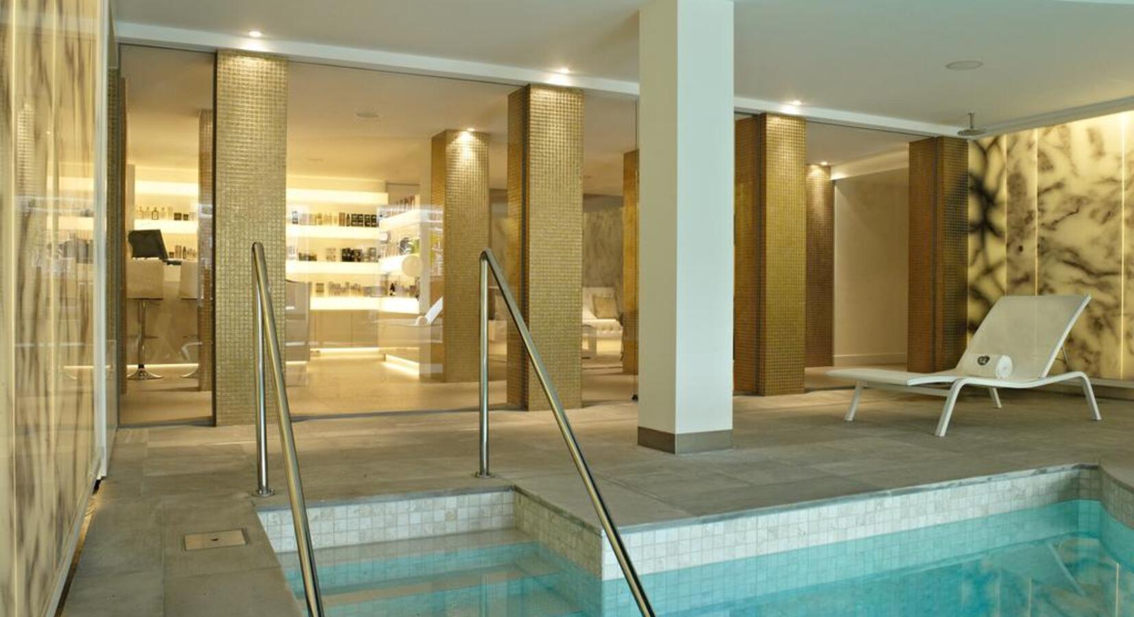 Indoor pool/Spa area