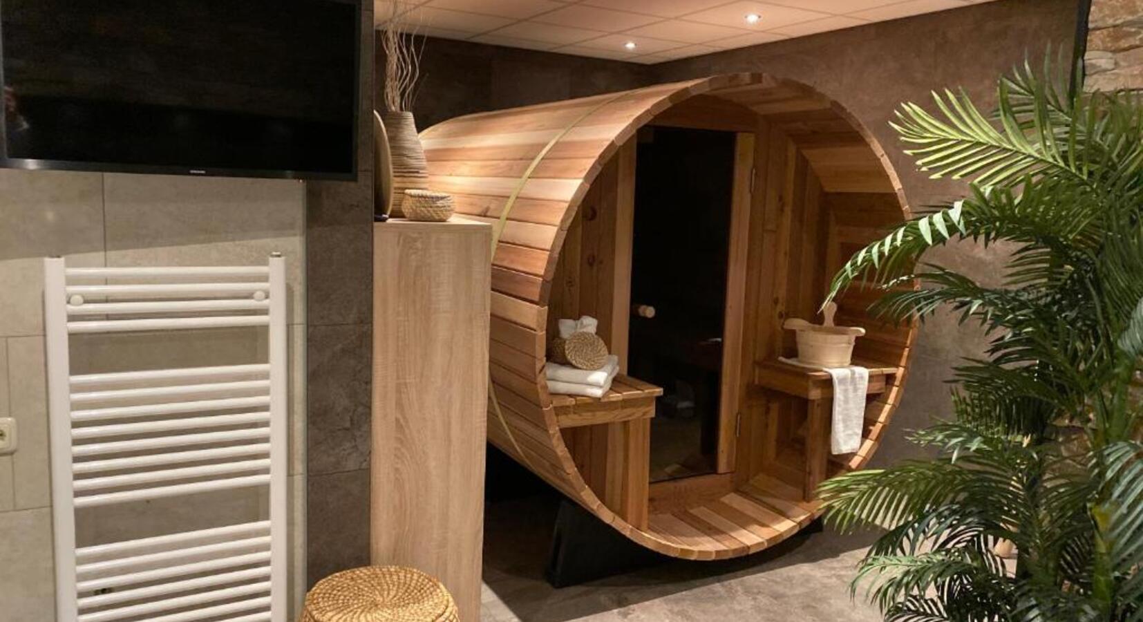 Wine Cask Royal with Sauna