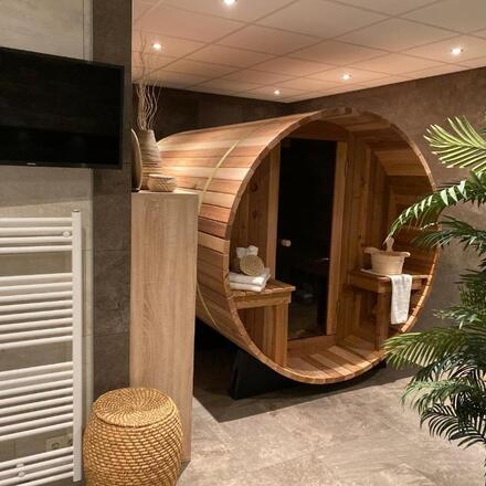 Wine Cask Royal with Sauna