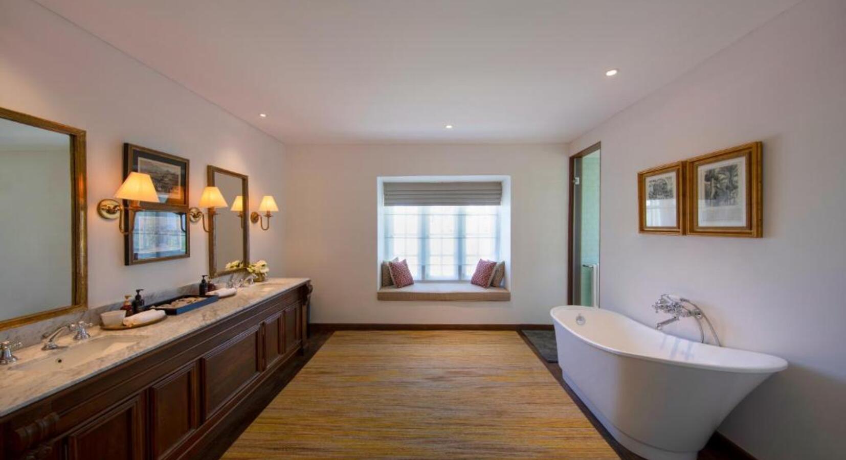 Bathroom with Tub