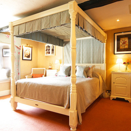 Four Poster Room