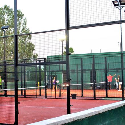 Hotel tennis courts