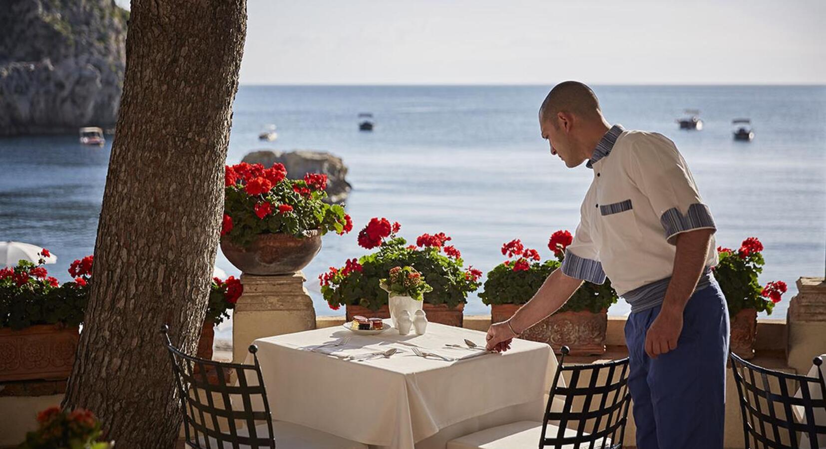 Terrace dining 