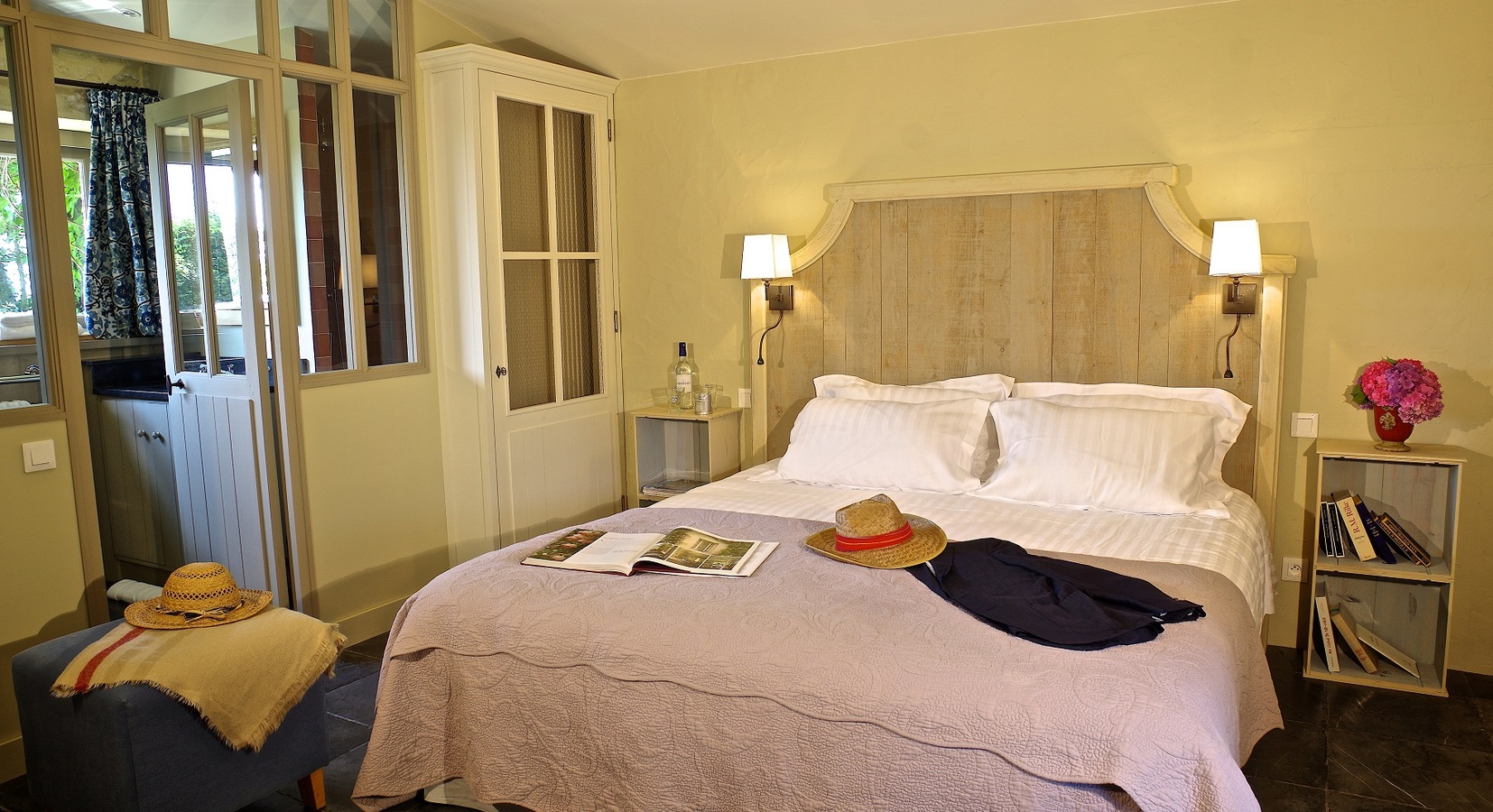 Maison des Vignes Guest Room