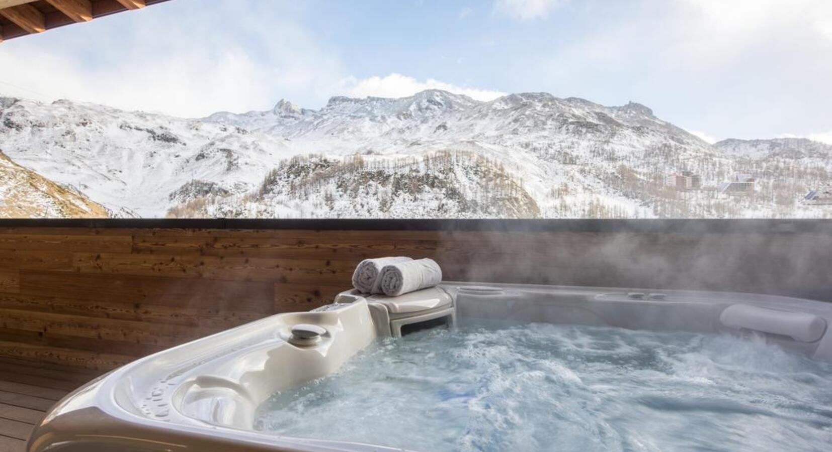 Balcony and hot tub