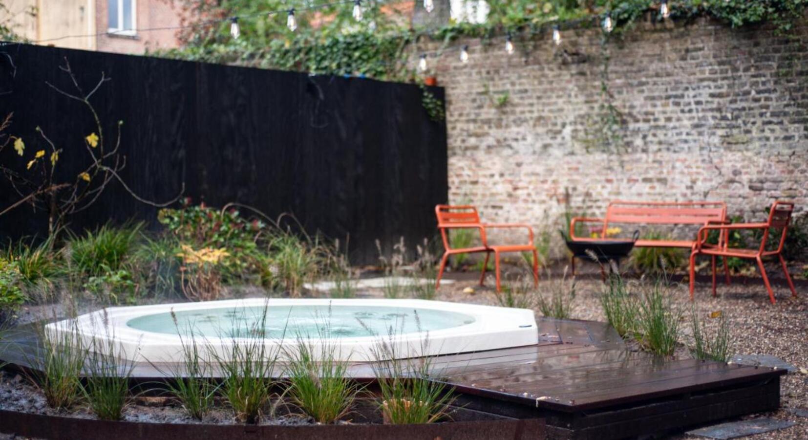 Garden with Hot Tub