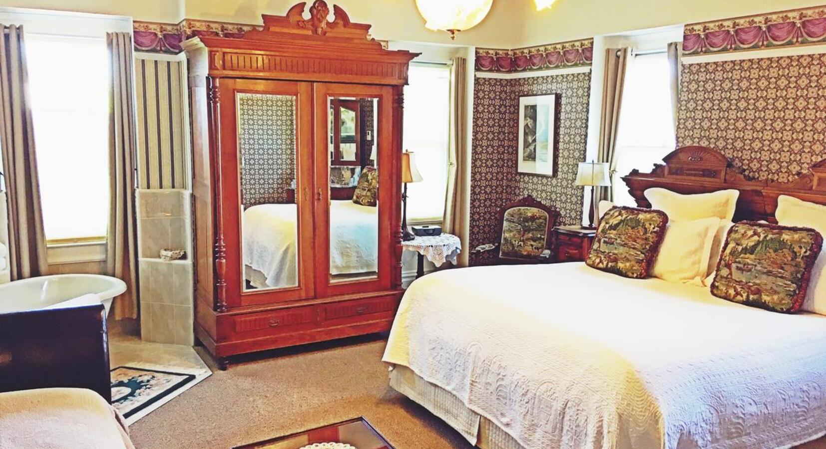 Deluxe King Suite