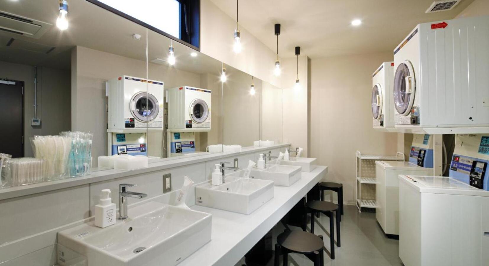 Shared Bathroom/Laundry