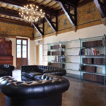 Hotel library