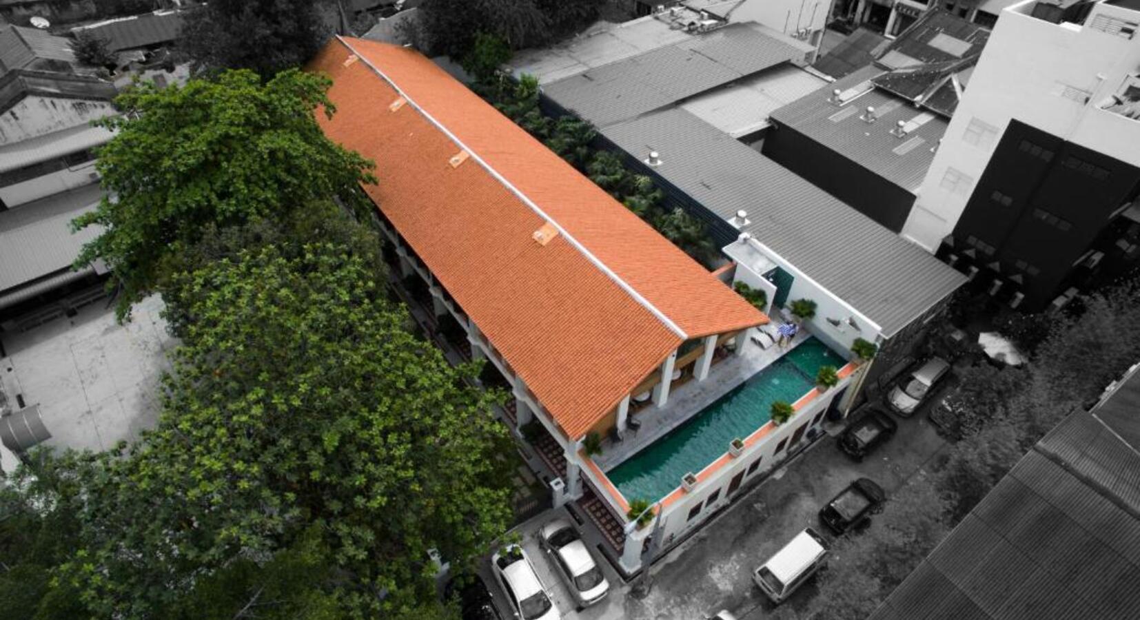 Hotel Exterior - Aerial View