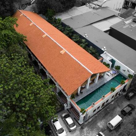 Hotel Exterior - Aerial View