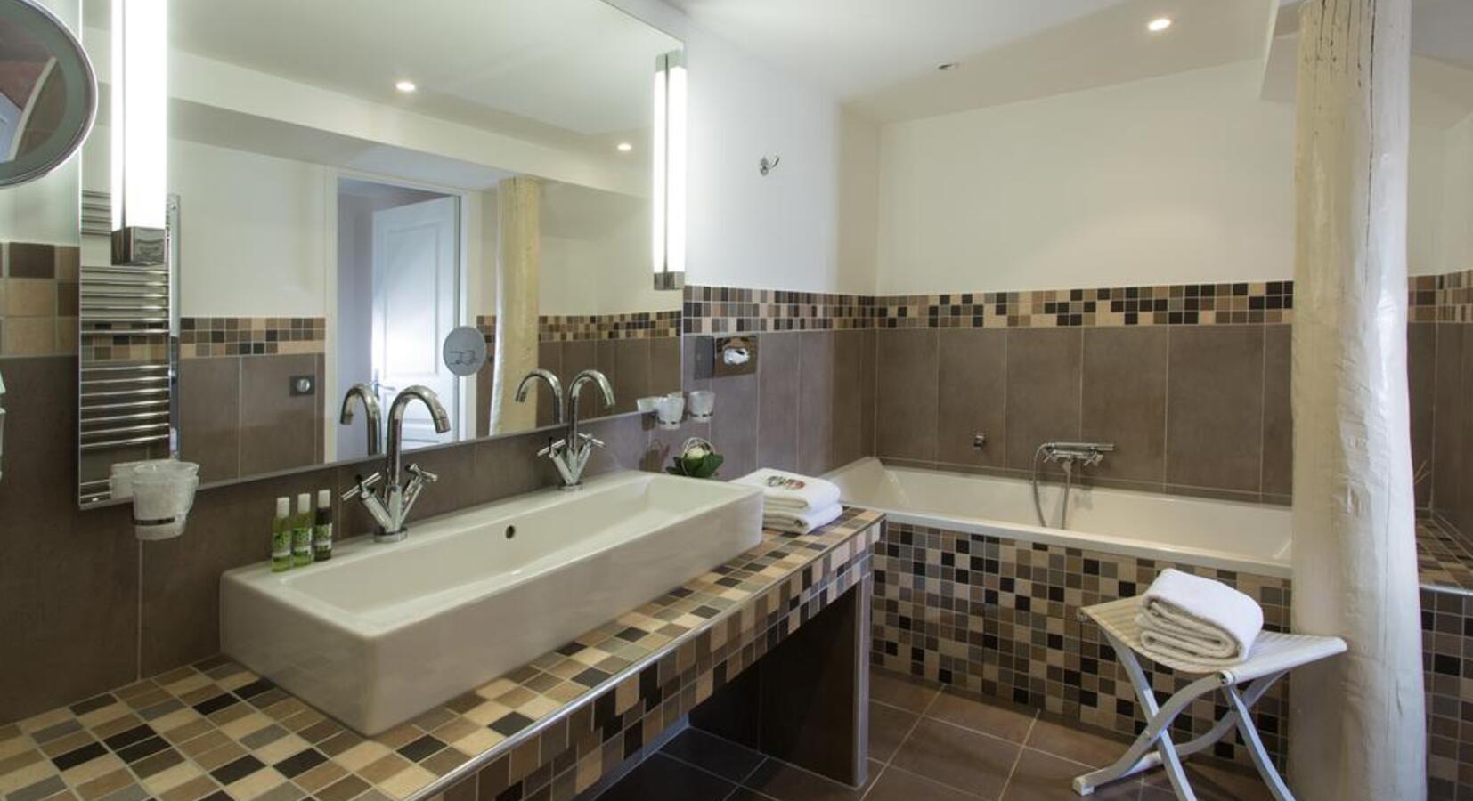 Suite Bathroom