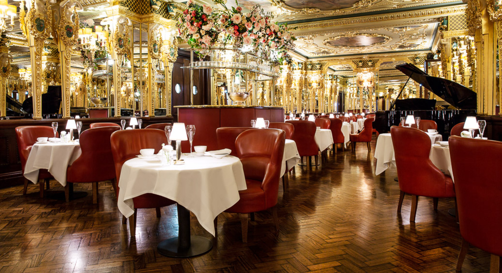 Oscar Wilde dining room