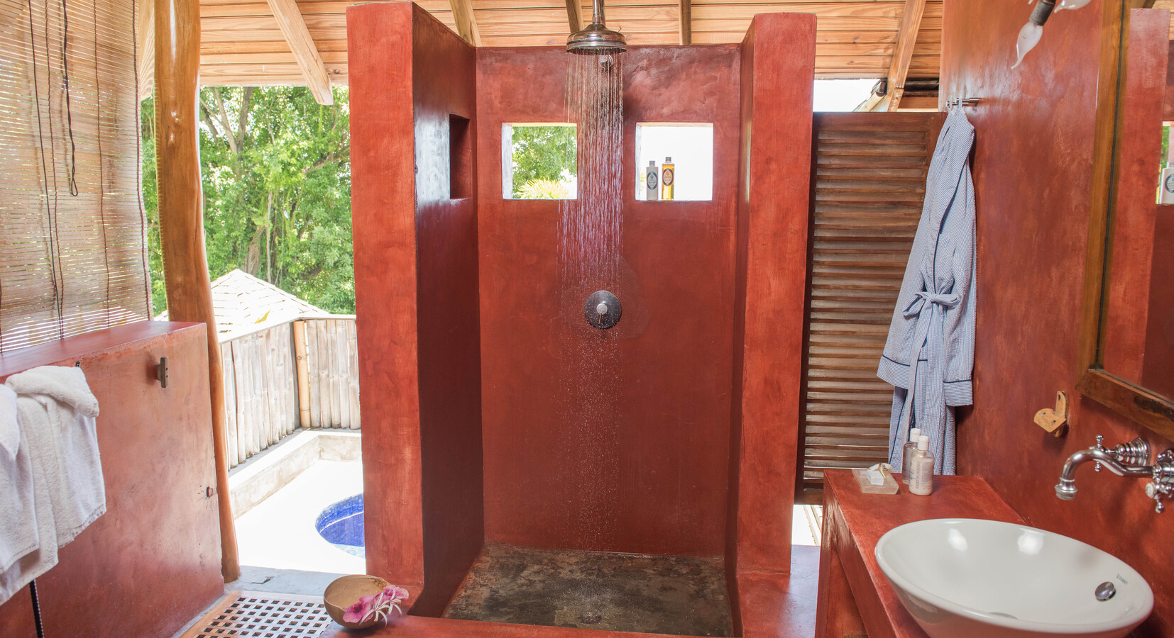 Laluna's open air cottage bathroom 