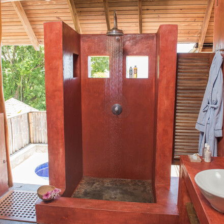 Laluna's open air cottage bathroom 