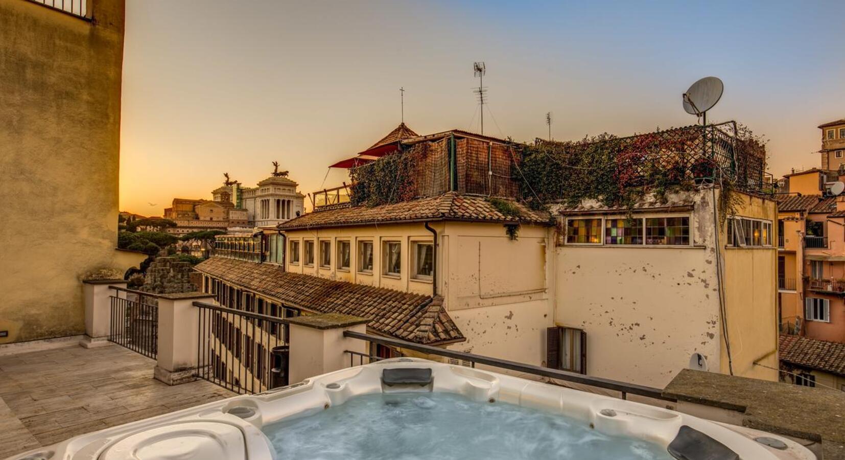 Roof terrace and jacuzzi