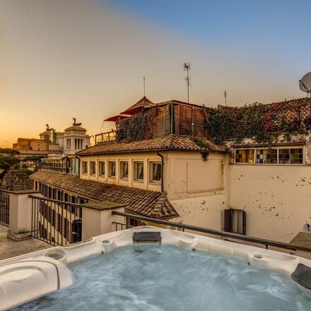 Roof terrace and jacuzzi