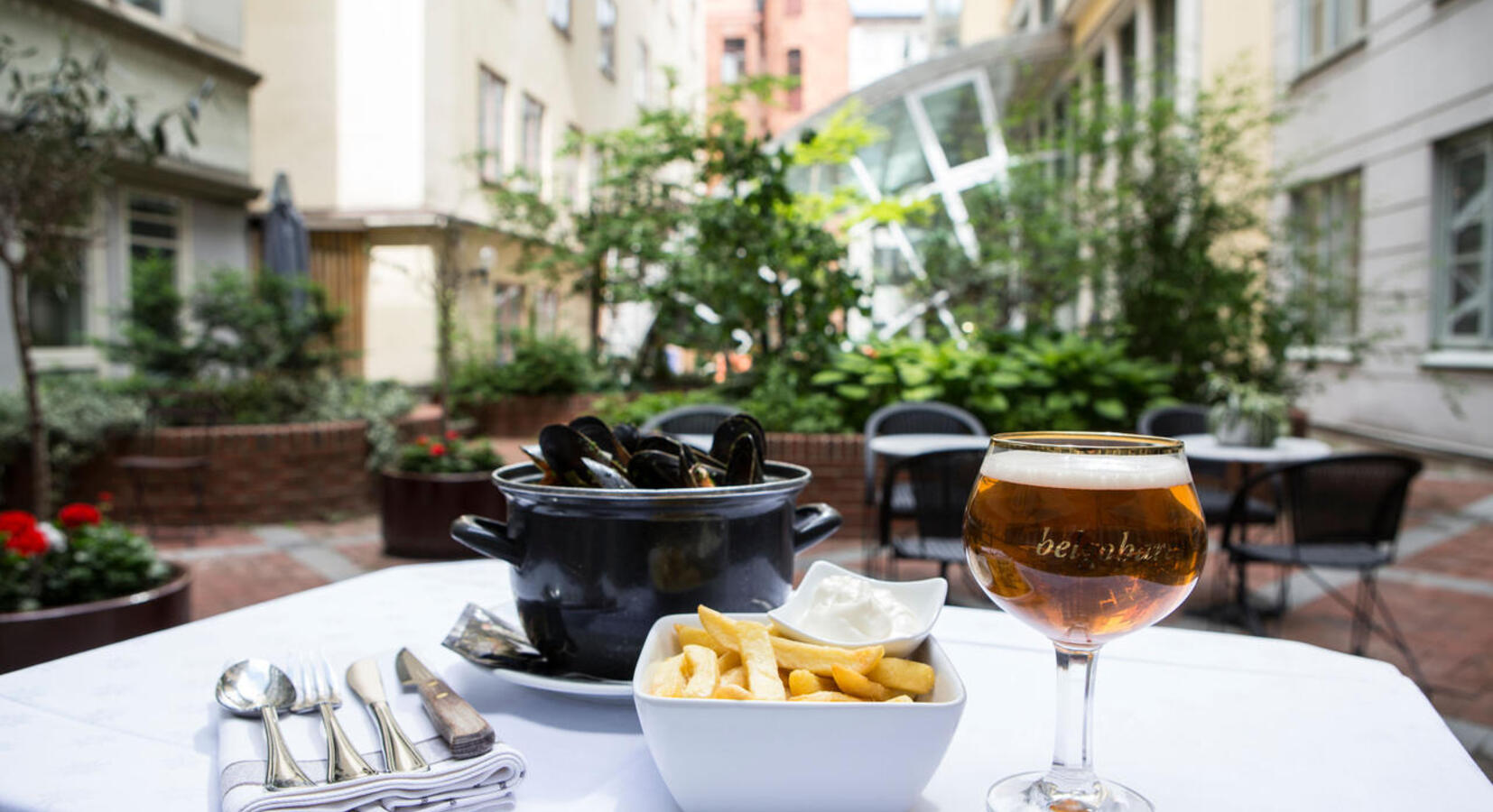 Seasonal outdoor dining