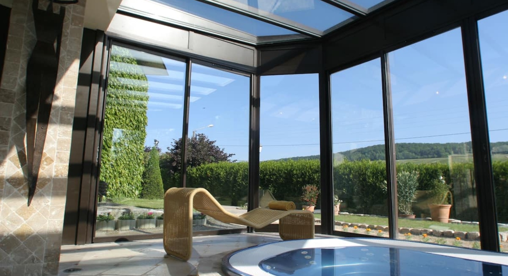 Spa area with hot tub