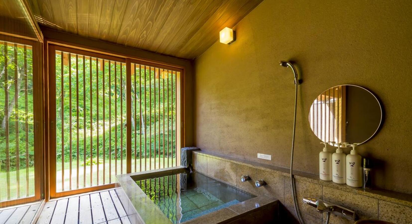 Deluxe triple with hot-spring bath