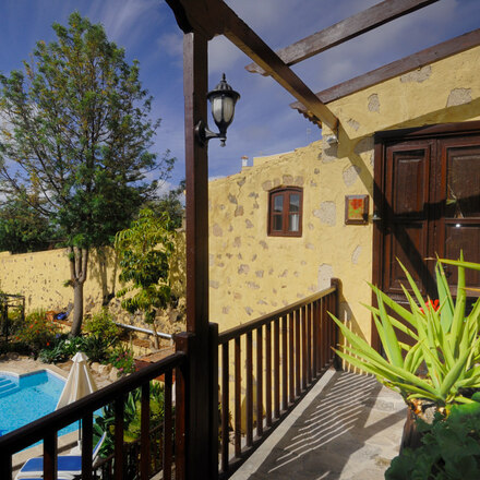 Hibiscus cottage balcony