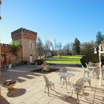 Courtyard terrace dining