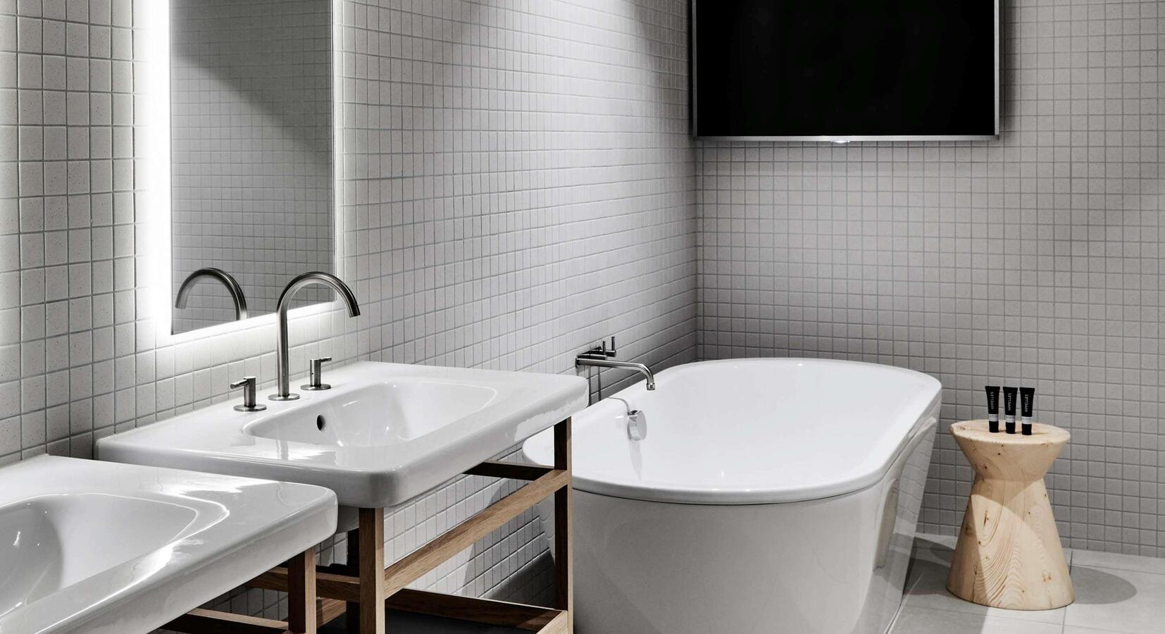 Bathroom with Tub 