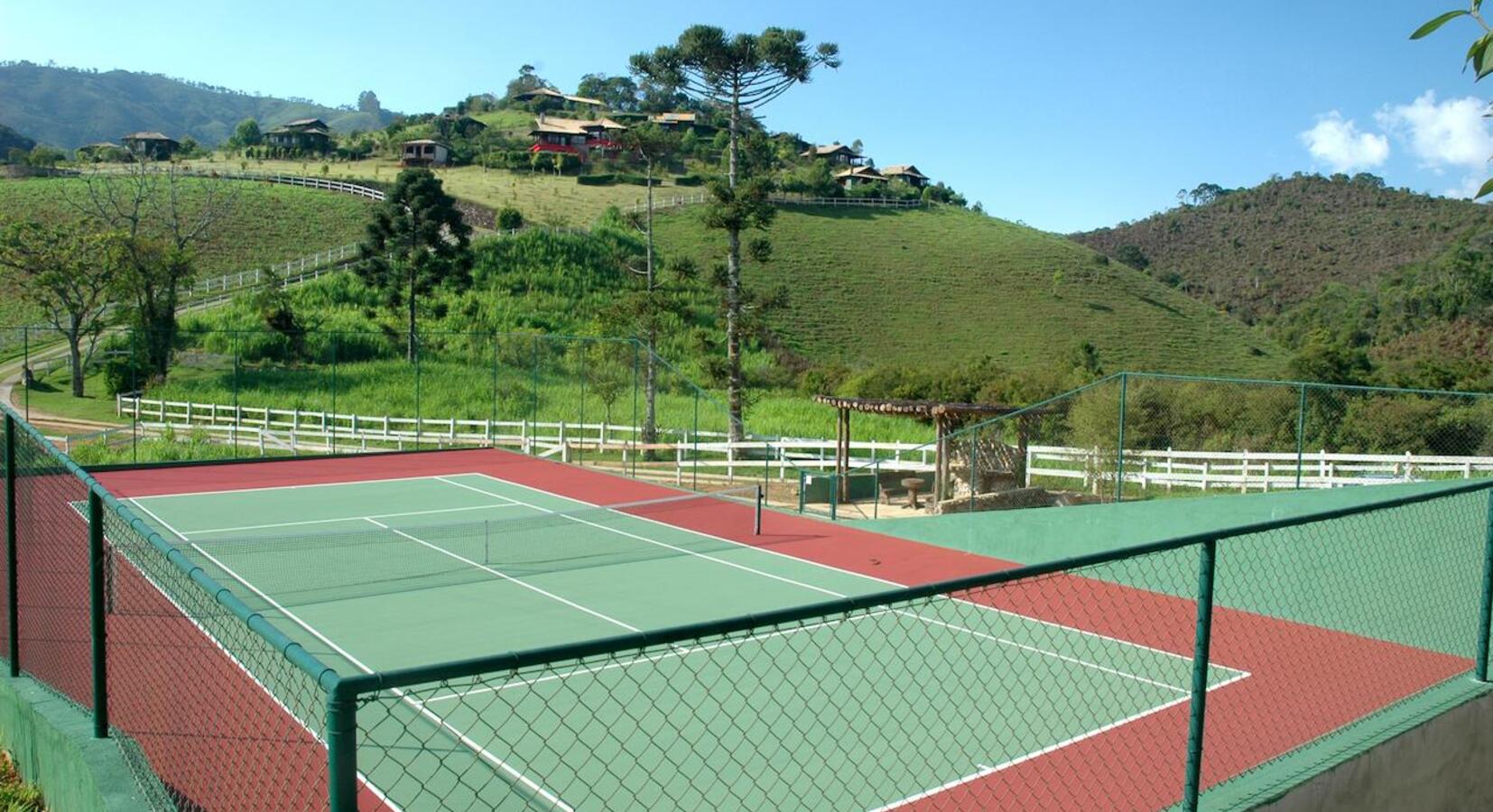 Hotel tennis courts