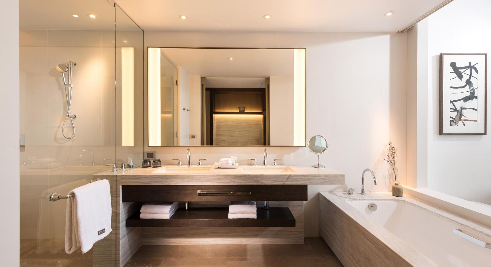 Bathroom with Tub 