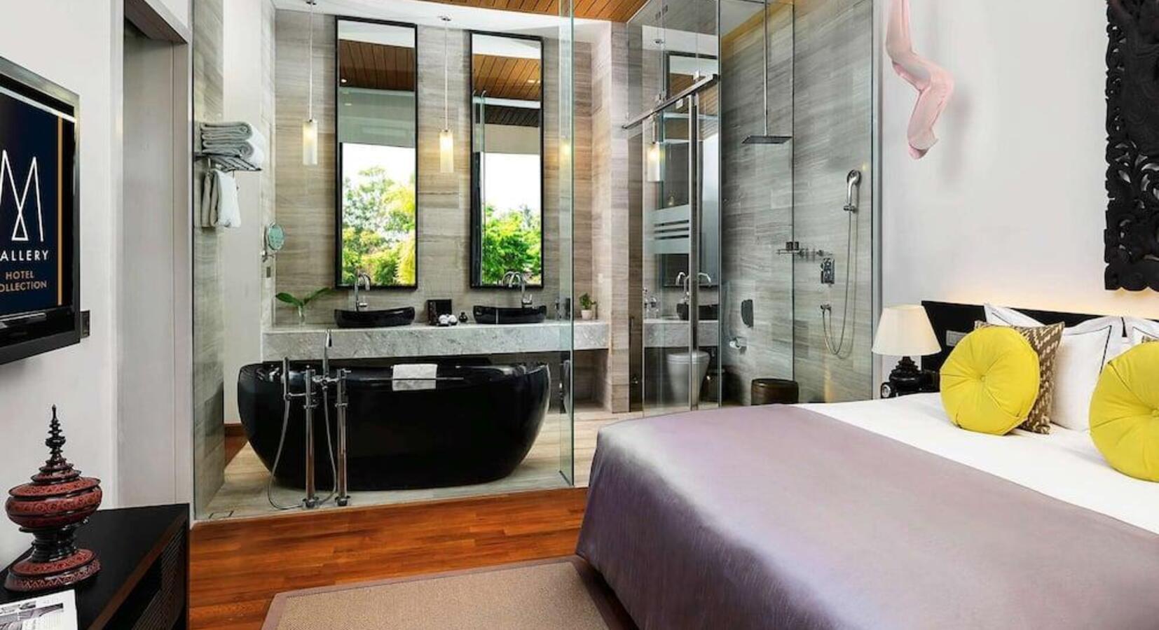 Deluxe Suite with Tub 