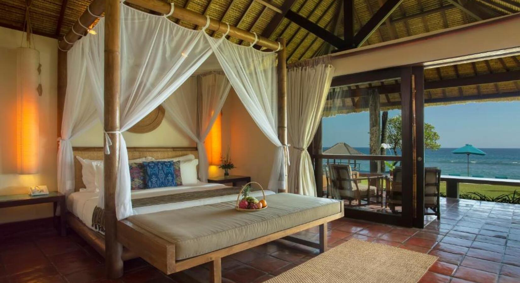 Ananda Seggara Beachfront Villa - Bedroom 