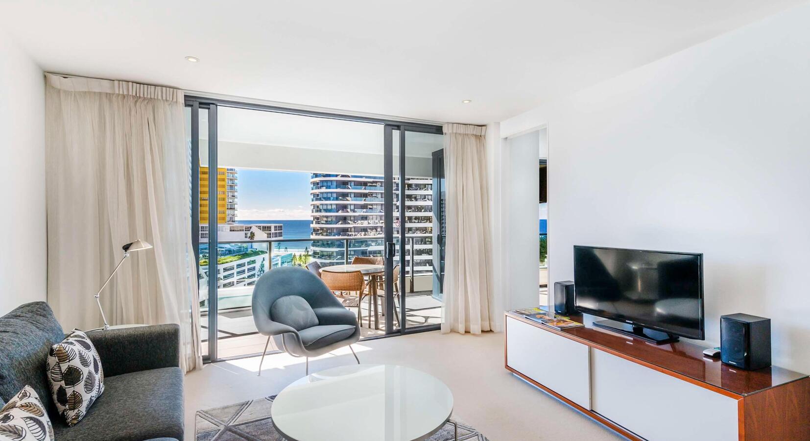 One Bedroom Ocean Suite - Sitting Room