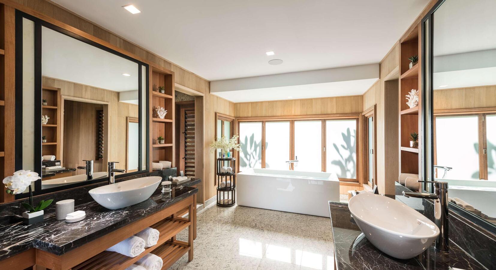 Bathroom with Tub 