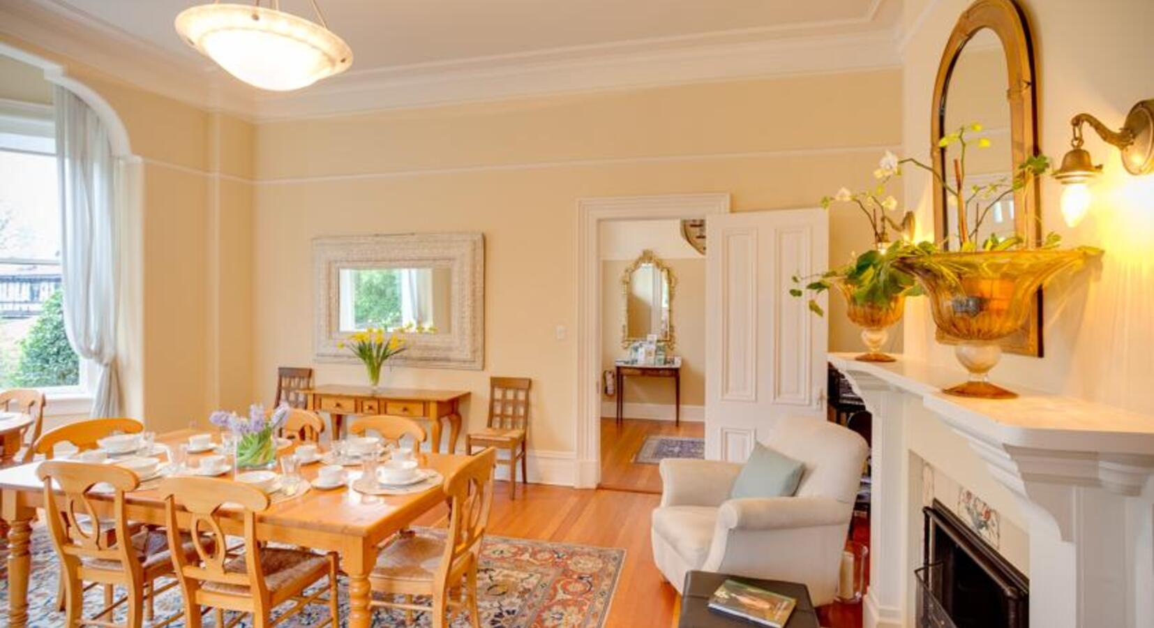 Breakfast Room