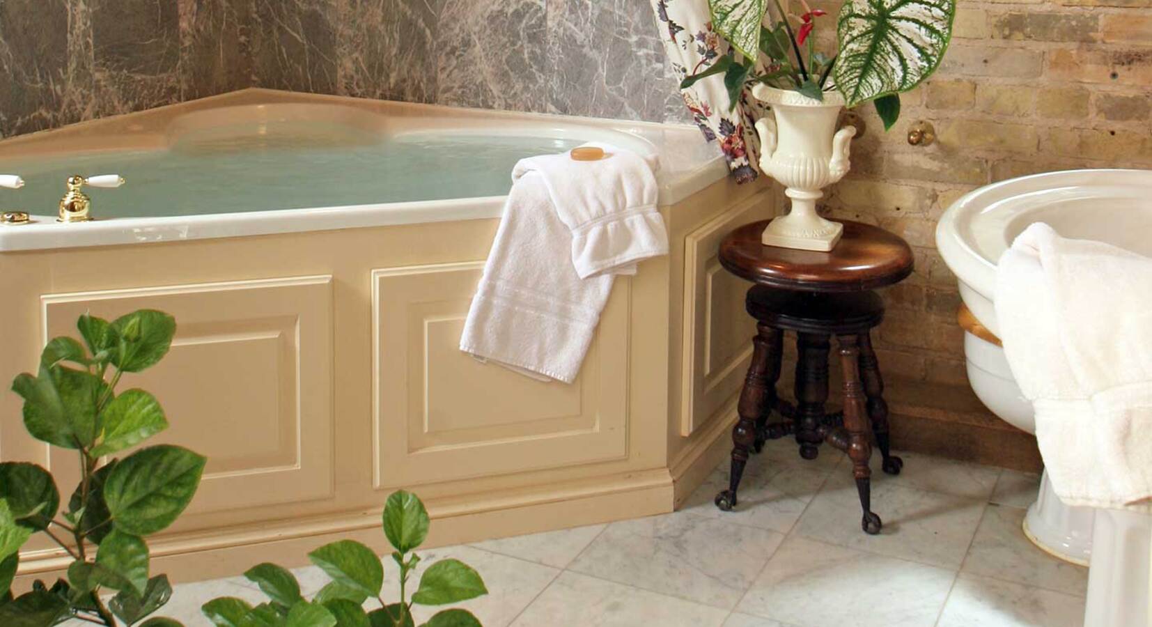 Carriage House Suite Bathtub