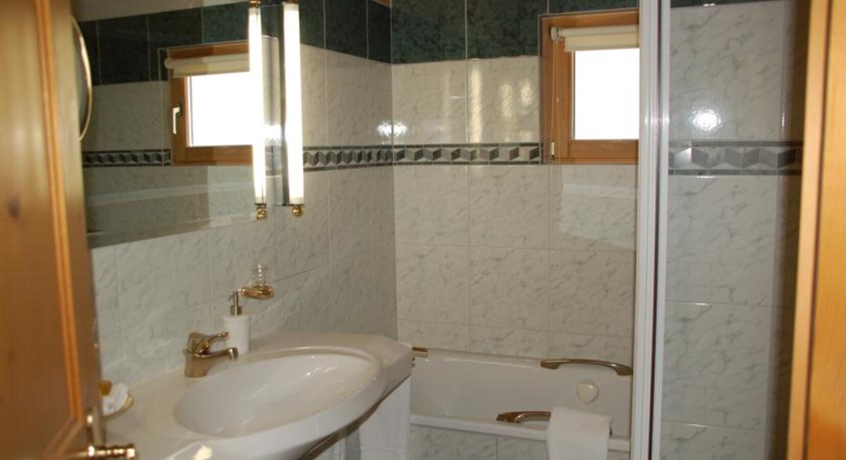 Deluxe Double Room Bathroom