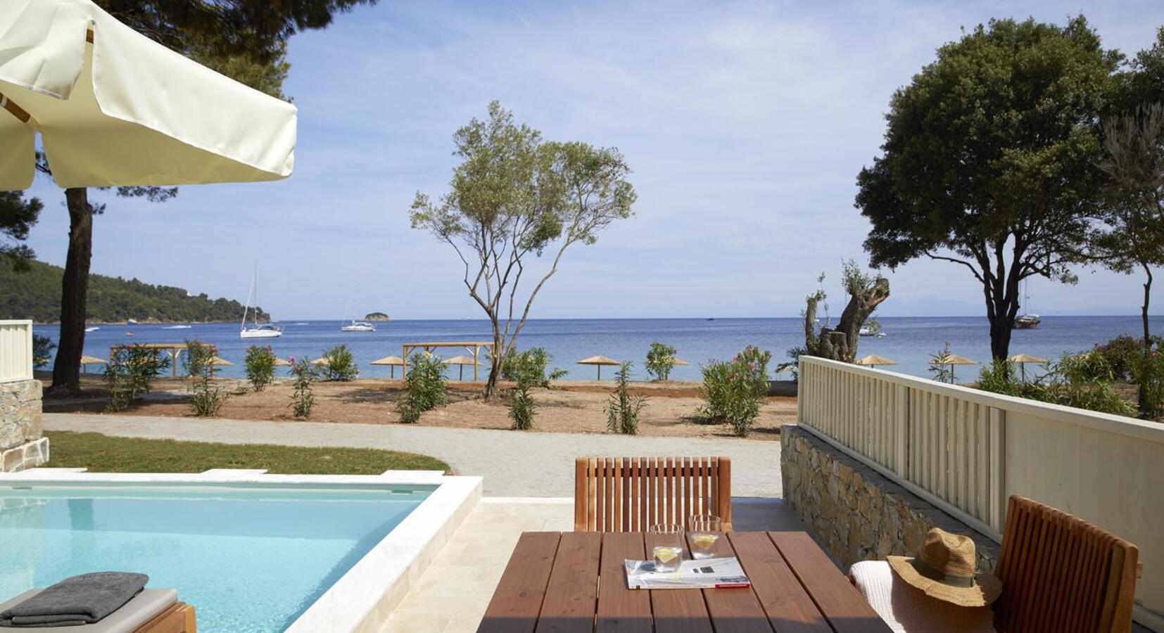 Junior seafront suites with private pool