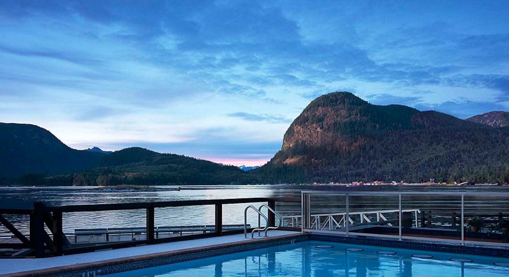 Hotel Outdoor Pool 