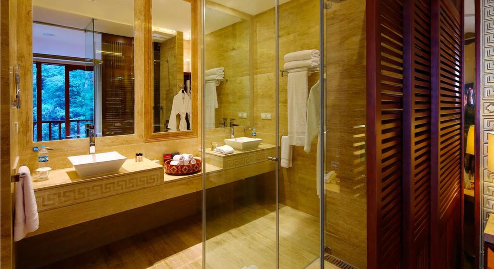 Imperial suite bathroom