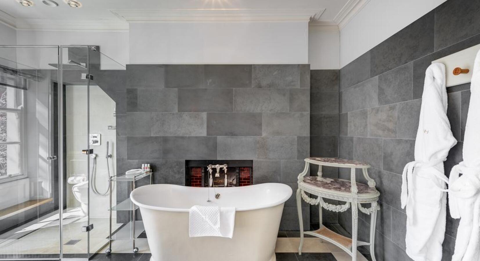 Bathroom in Ivory Luxury Room