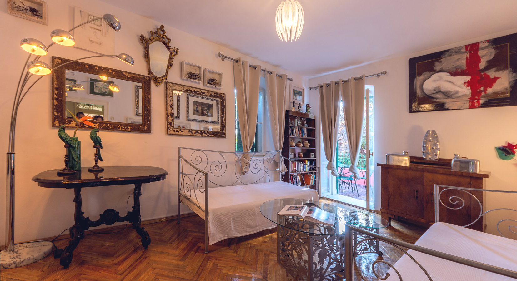 Villa Jacomina interior view, the living with 2 single extra bed