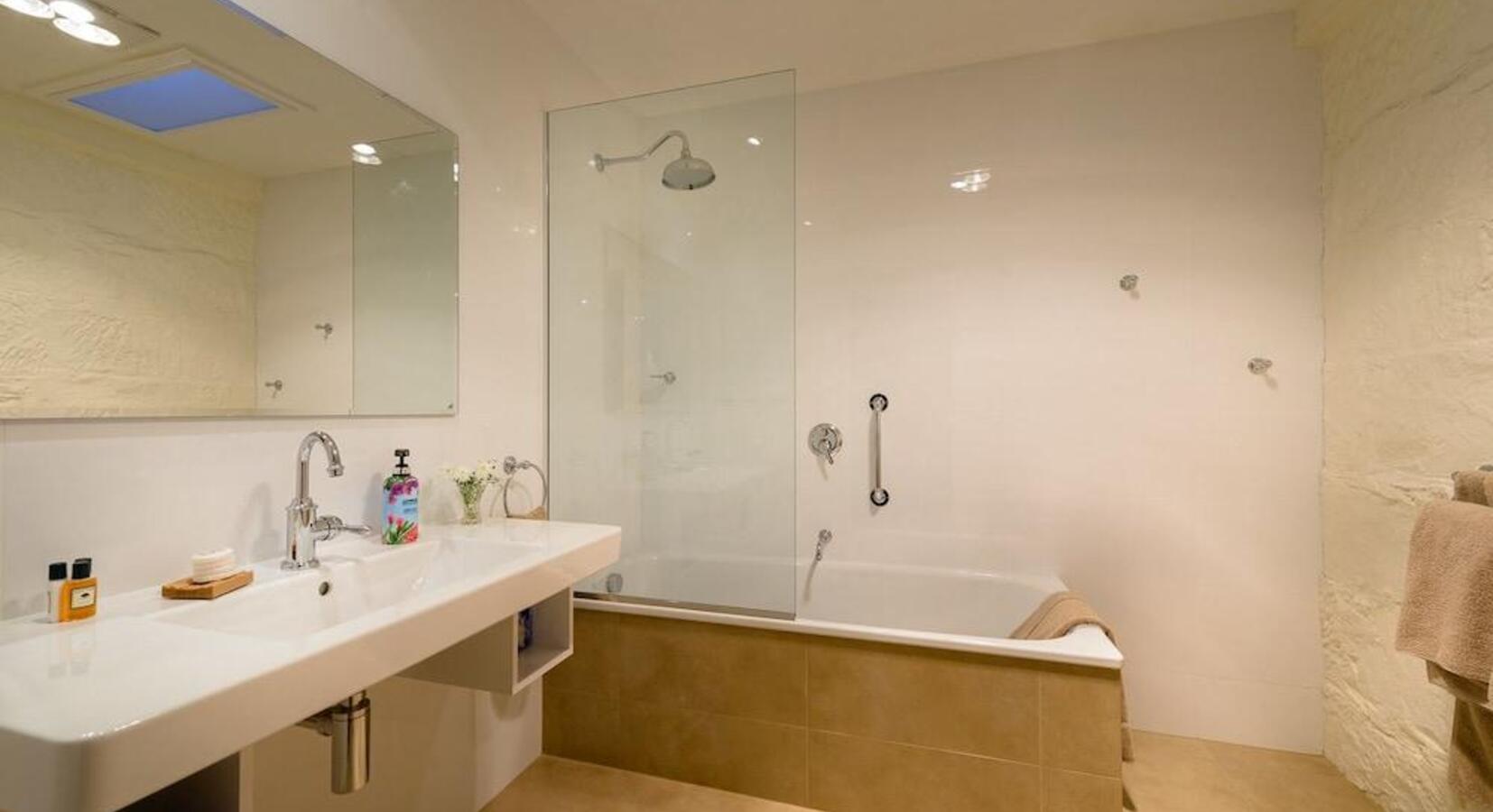 Bathroom with Tub 