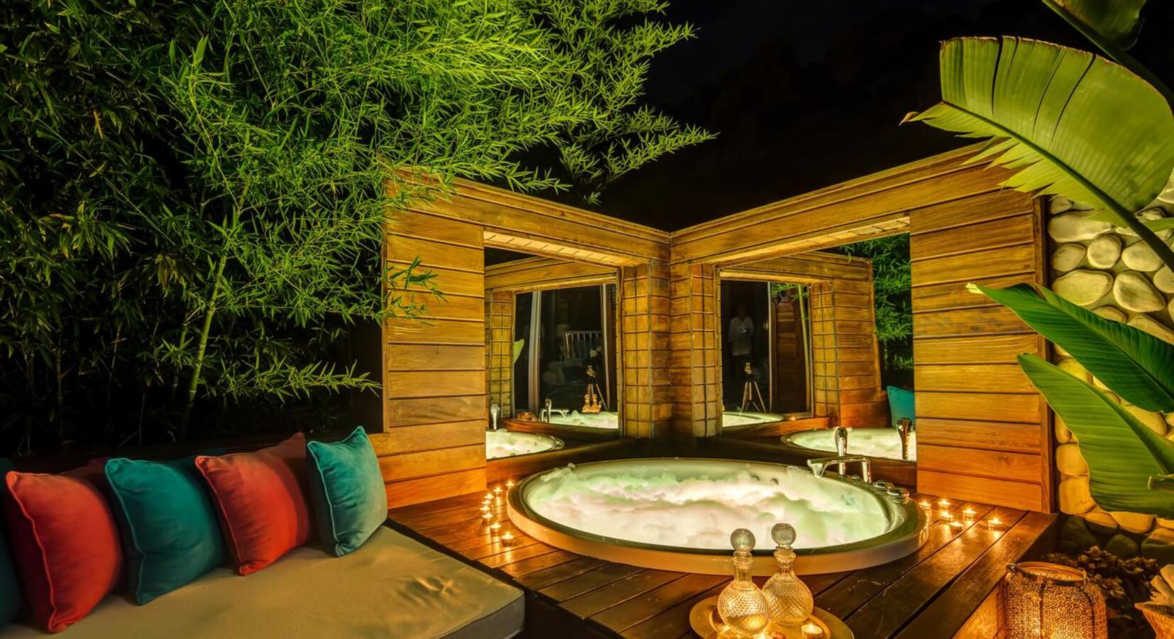 Private bungalow jacuzzi