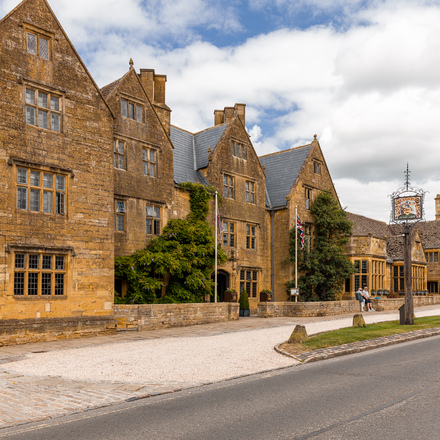 The Lygon Arms Exterior High Street of Broadway 