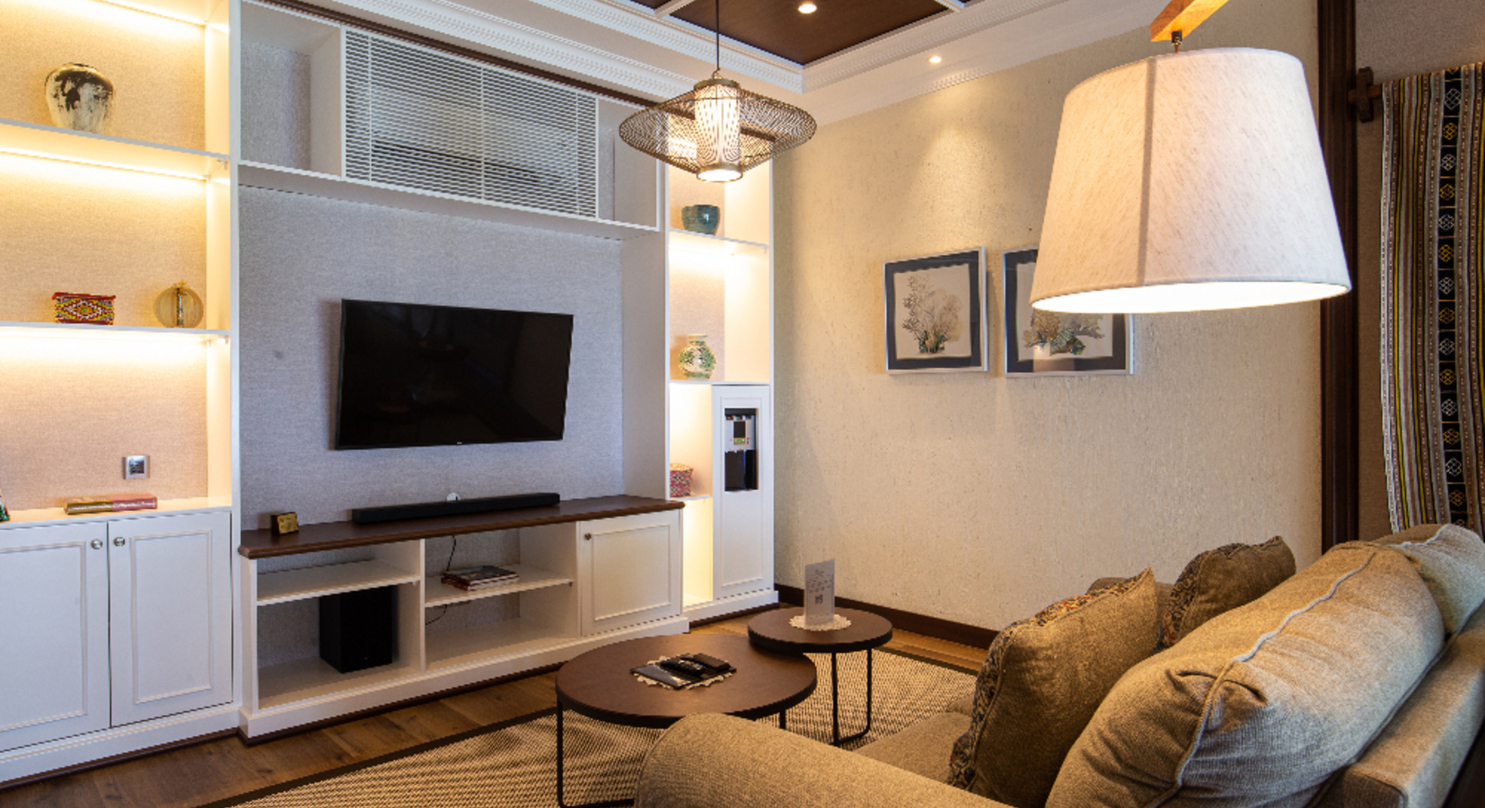 Grand Pool Residence - Sitting Room 