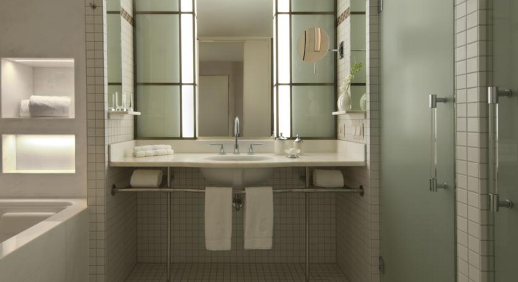 Executive Suite Bathroom